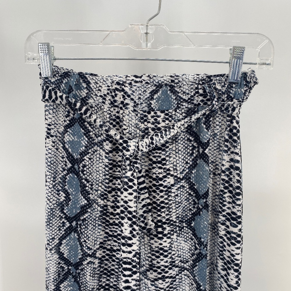 Capella flair leg pants. Size Medium NWT - Picture 6 of 8